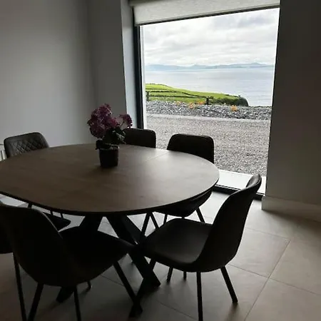 בית נופש Kells Ocean View Luxury Retreat Kilkeehagh