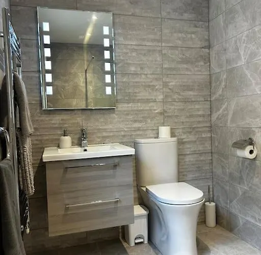 Feriehus Kells Ocean View Luxury Retreat